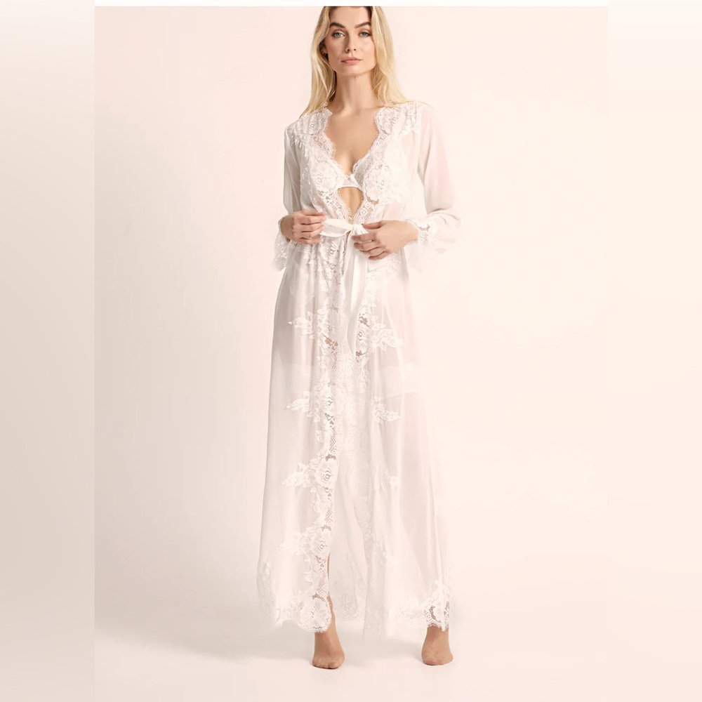 Homebodii Helena Robe